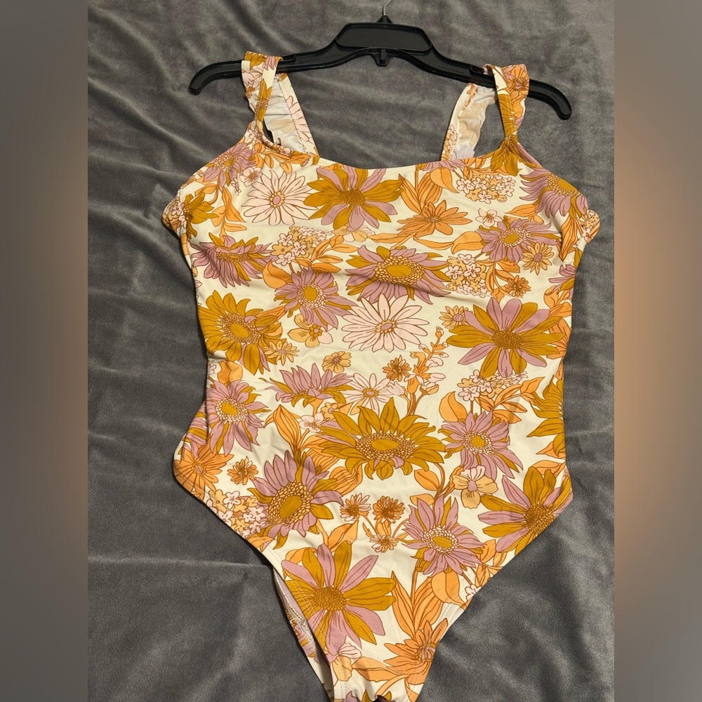 Kona Sol one piece swimsuit
Size XLarge